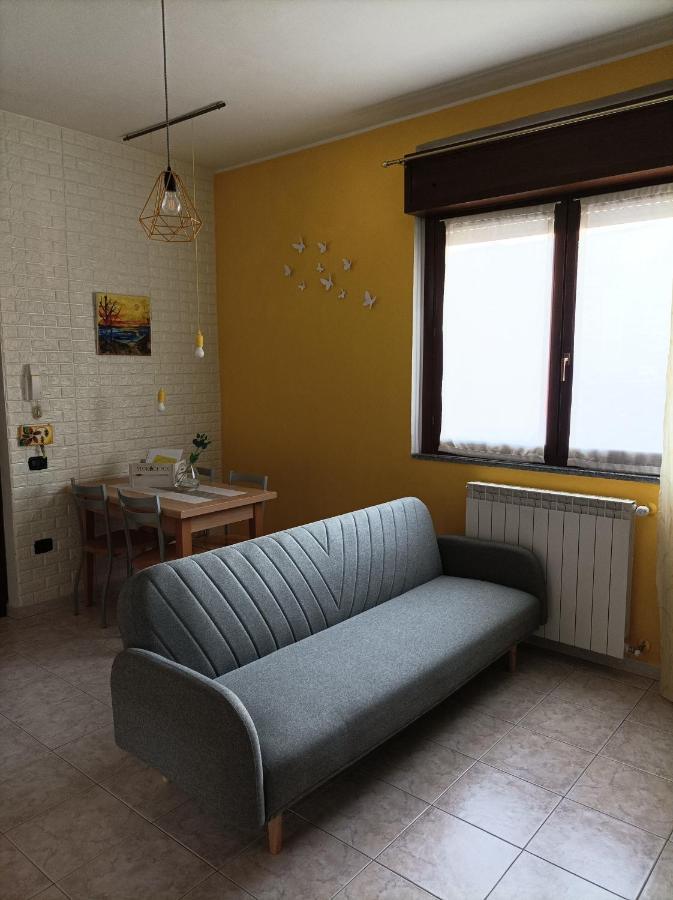 Cassano Magnago Yellow House Cir 12040 מראה חיצוני תמונה