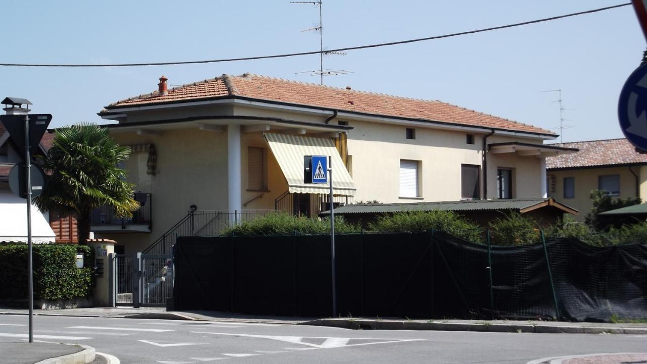 Cassano Magnago Yellow House Cir 12040 מראה חיצוני תמונה