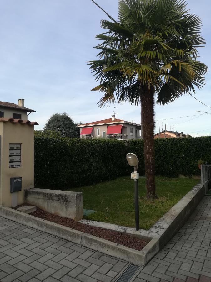 Cassano Magnago Yellow House Cir 12040 מראה חיצוני תמונה