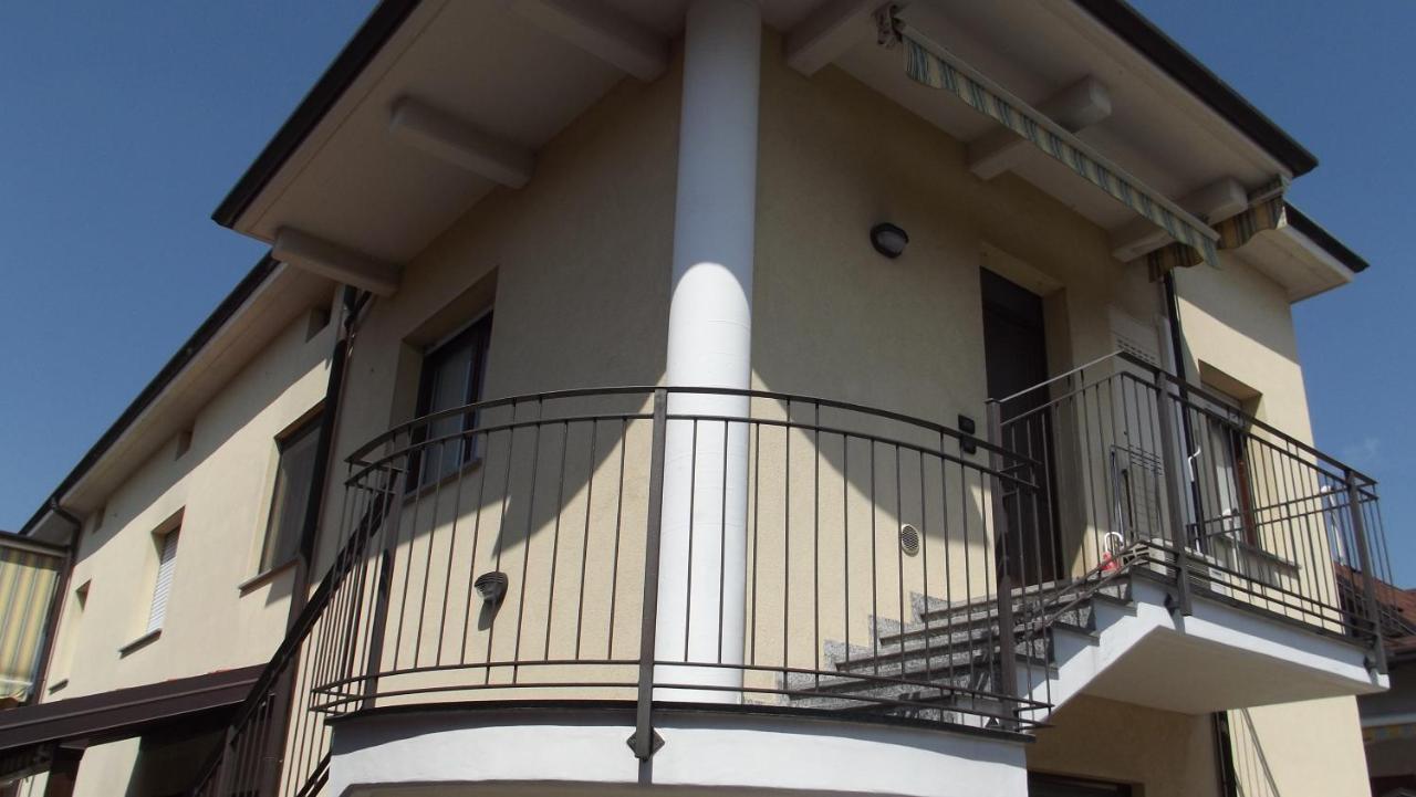 Cassano Magnago Yellow House Cir 12040 מראה חיצוני תמונה